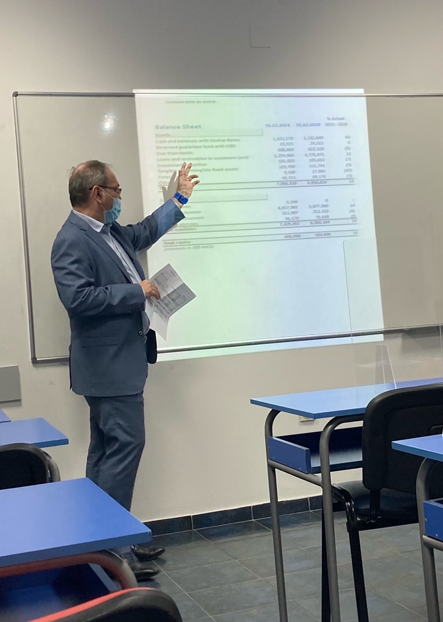 Емил Бухов, член на Управниот одбор на Силк Роад Банка - гостин предавач на УАКС