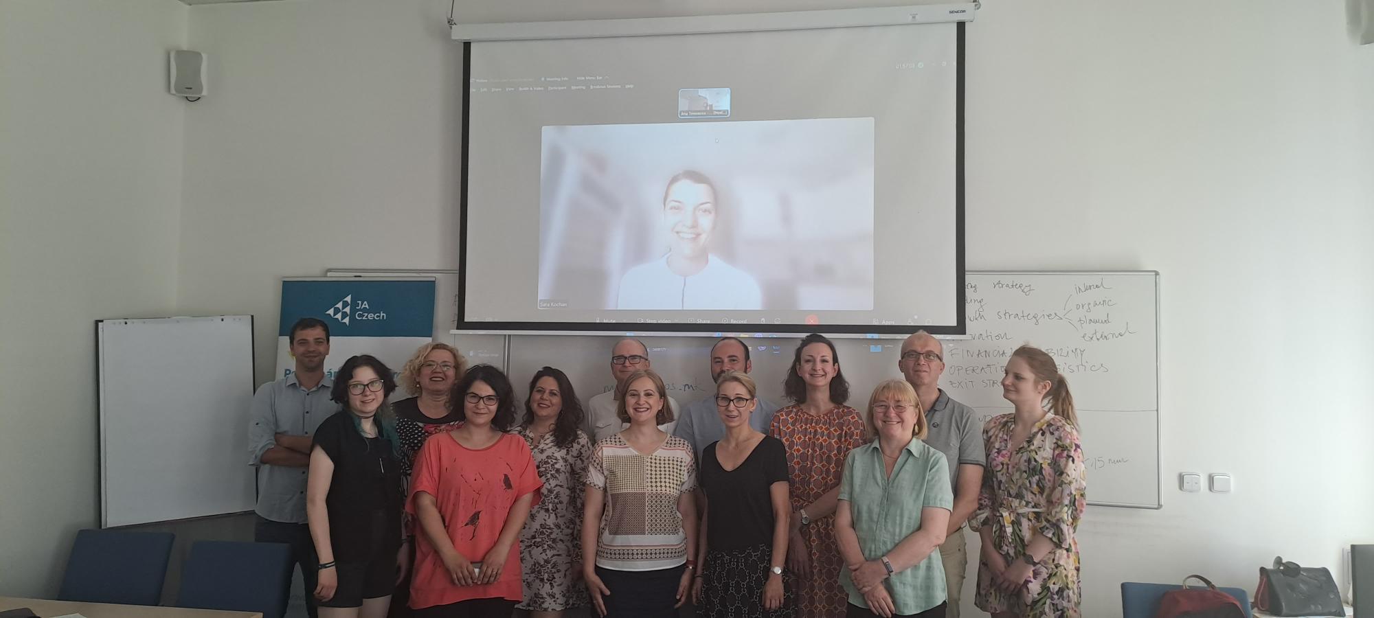 ENTREPRENEURIAL ROLE MODELS TO BRIDGE THE EDUCATIONAL GAP IN ENTREPRENEURSHIP